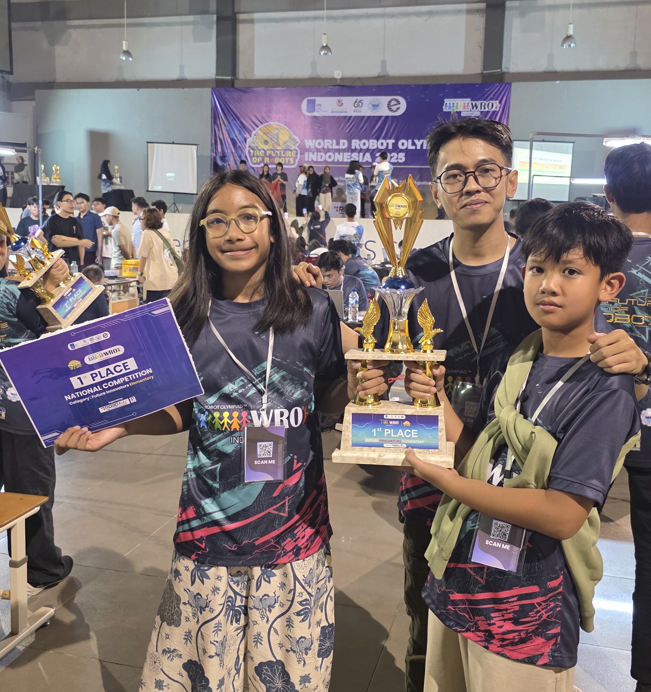 Anas bersama tim pemenang WRO Indonesia National Competition 2025